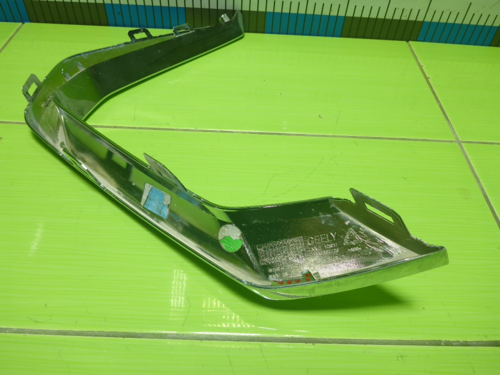 Накладка переднего бампера левая