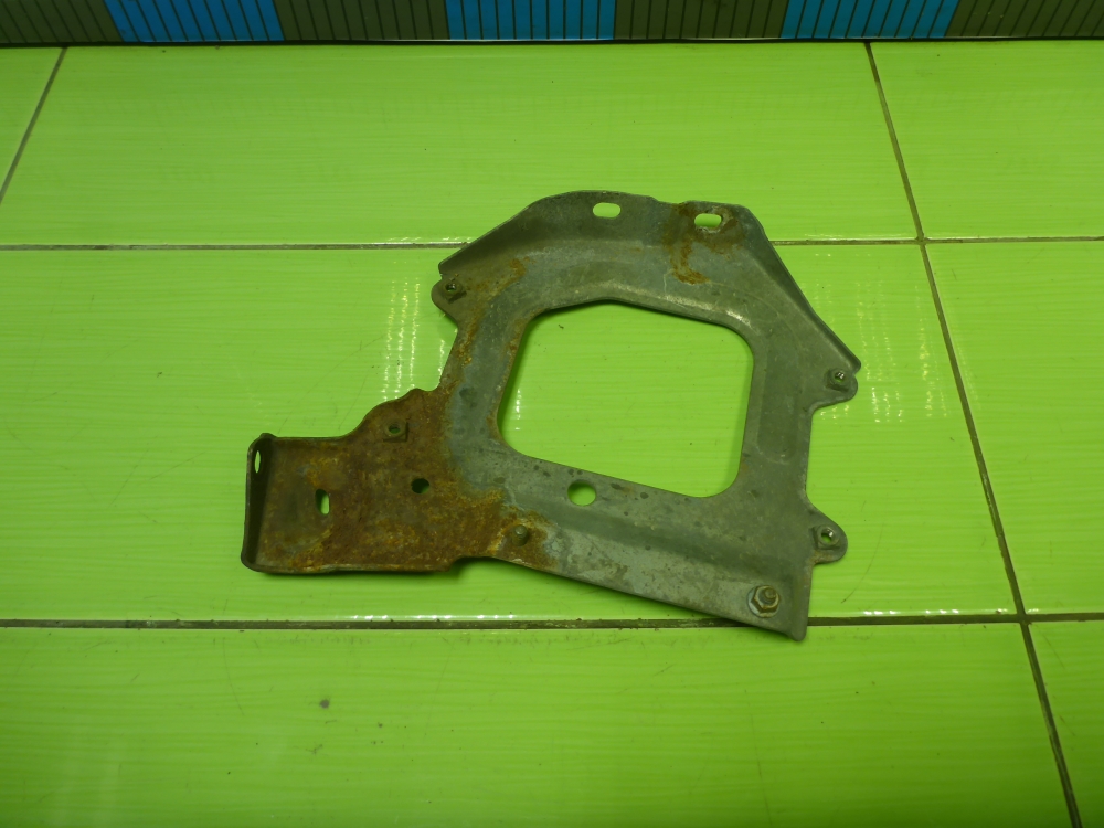 Кронштейн блока управления двигателем