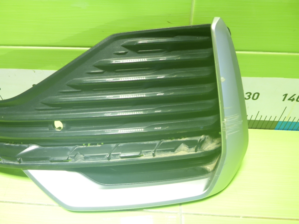 Накладка переднего бампера левая