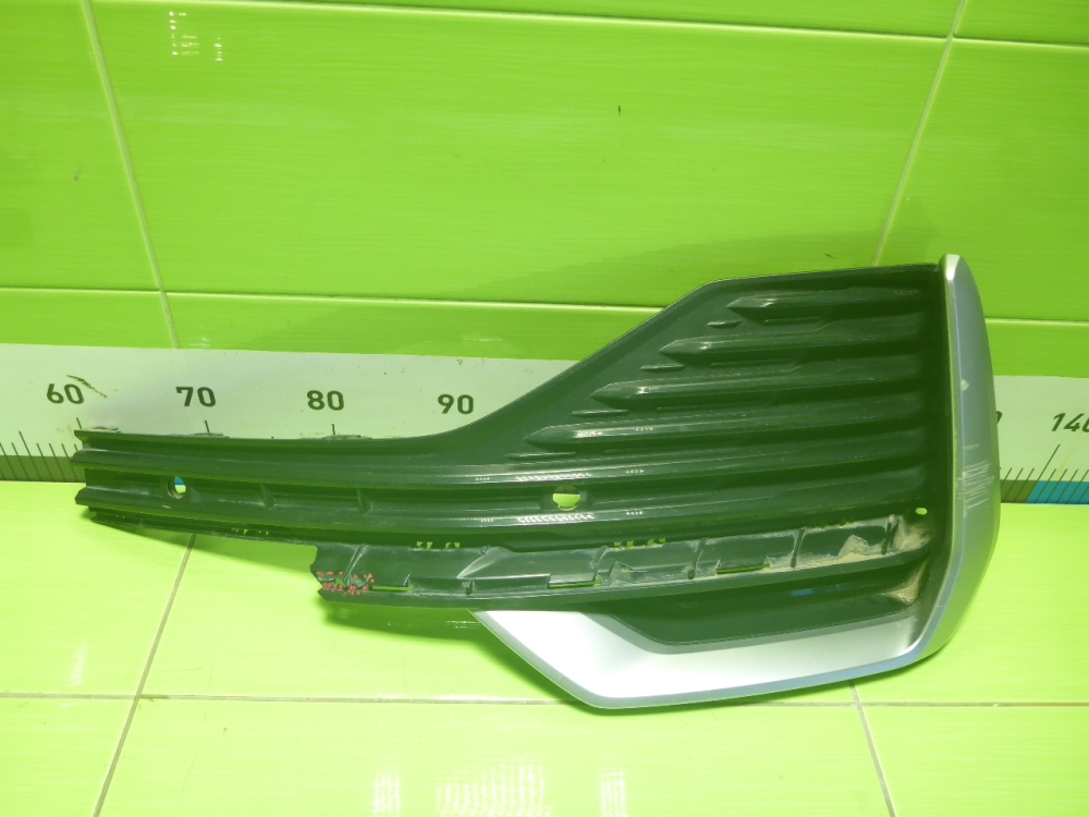 Накладка переднего бампера левая