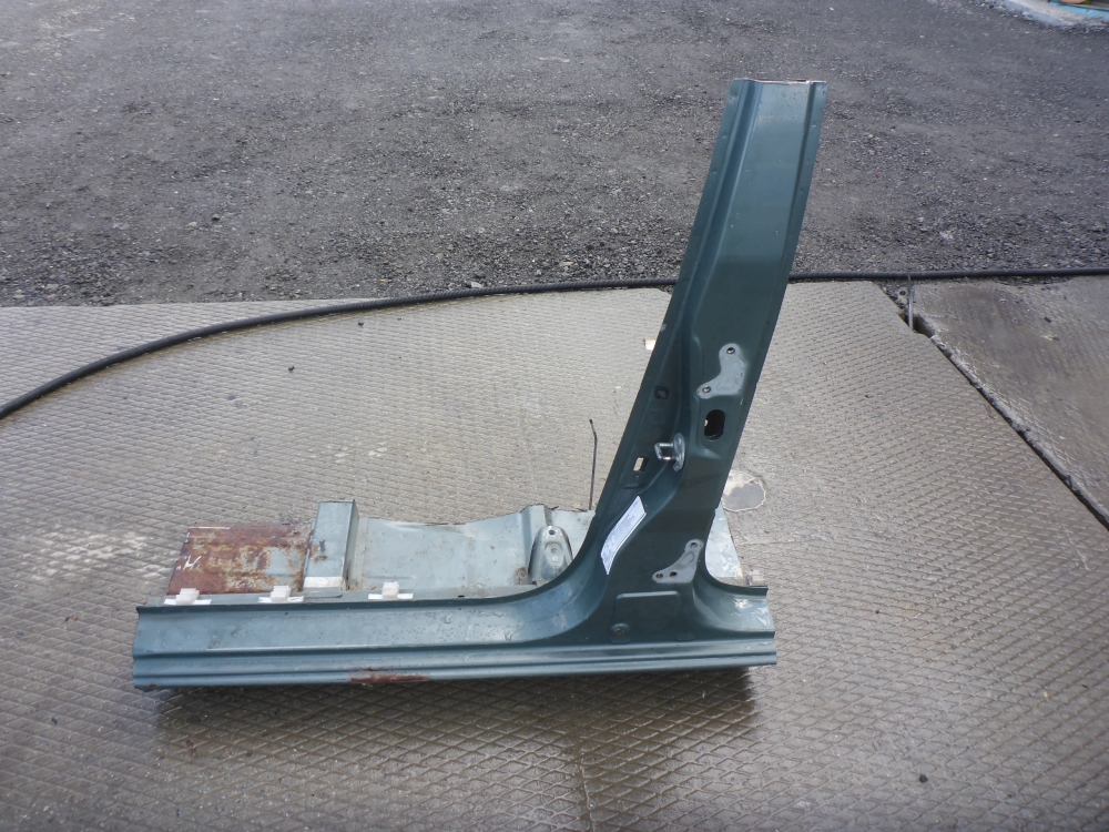 Порог со стойкой левый