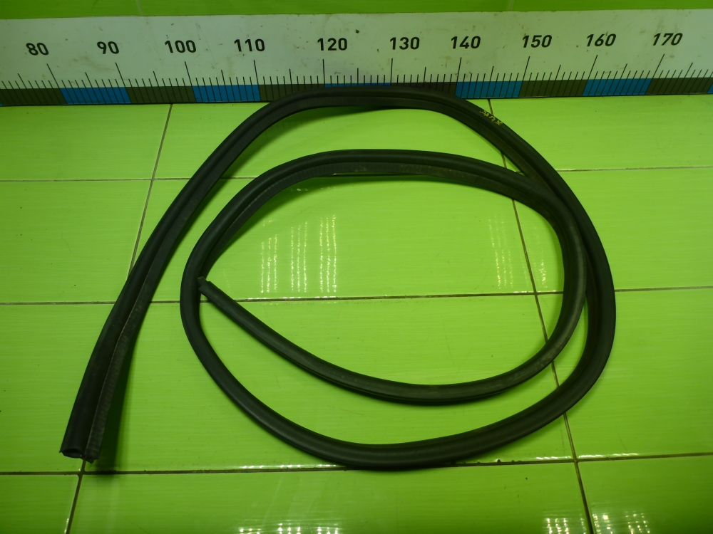 Уплотнитель багажника