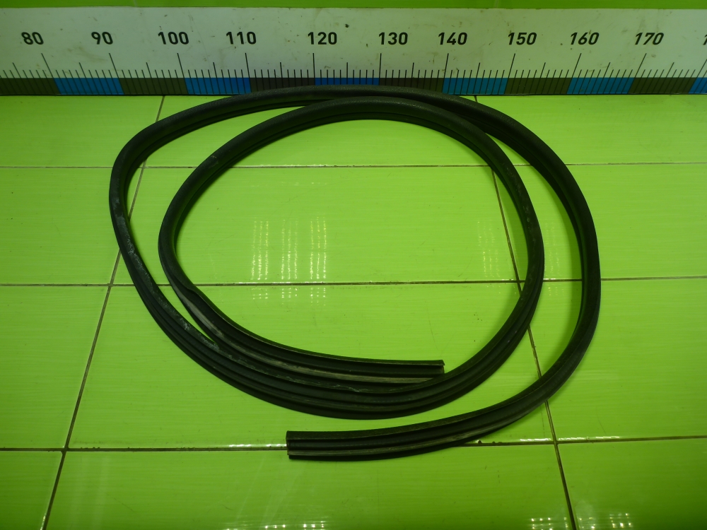 Уплотнитель двери