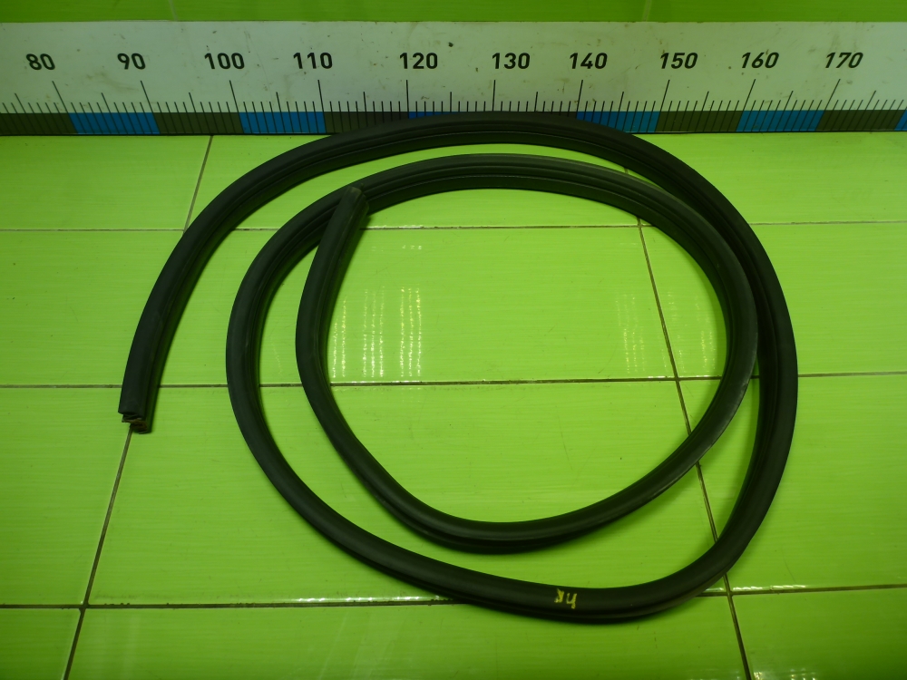 Уплотнитель двери