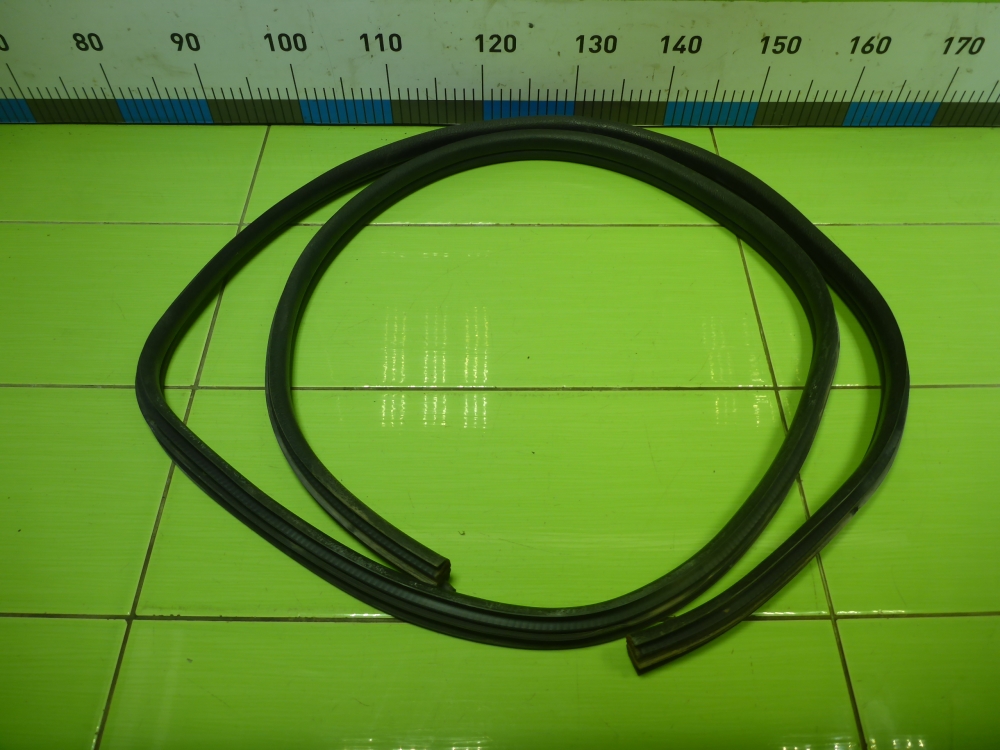 Уплотнитель двери