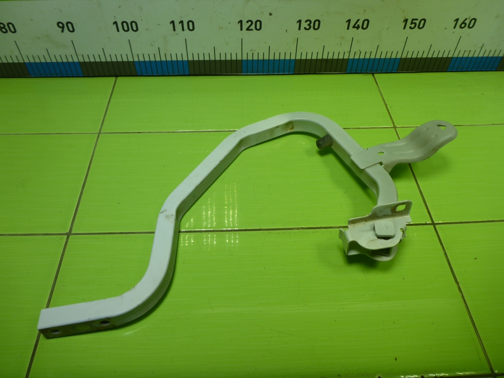 Петля крышки багажника