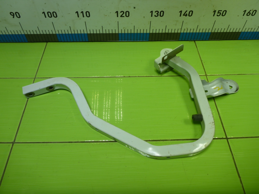 Петля крышки багажника