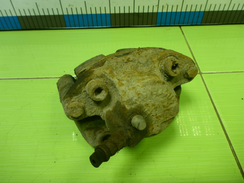 Суппорт передний левый