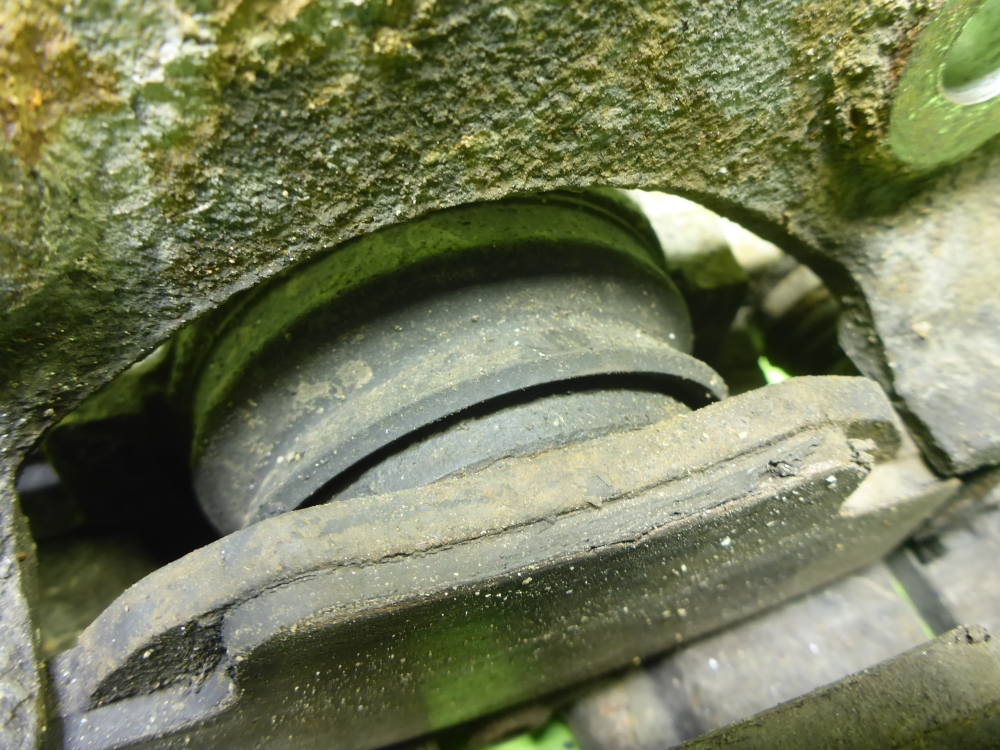 Суппорт передний левый