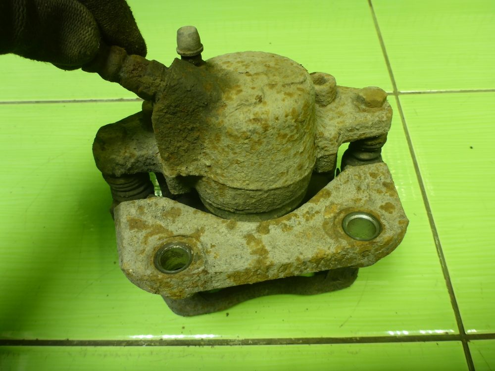 Суппорт передний левый