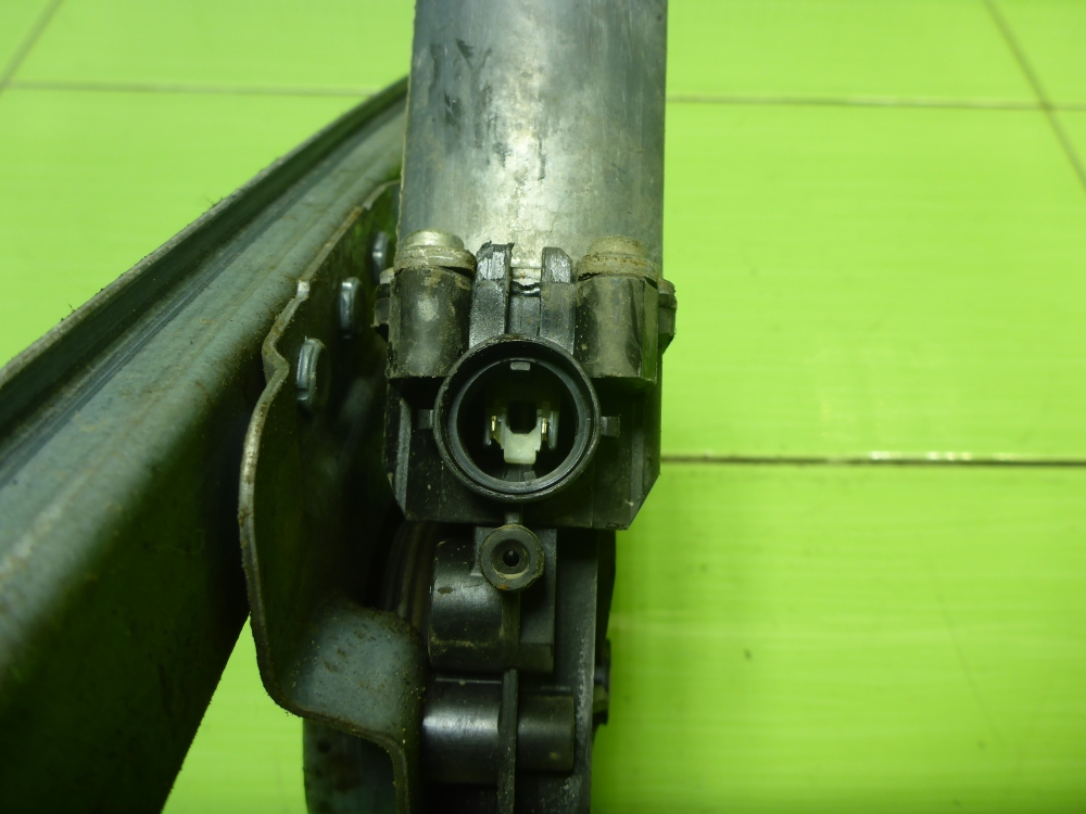 Стеклоподъемник электр. передний левый