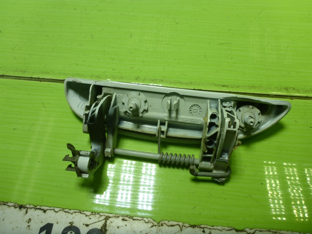 Ручка двери передней наружная правая