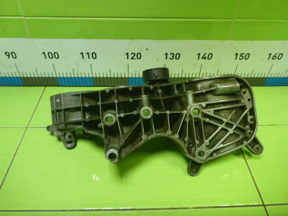 Кронштейн генератора