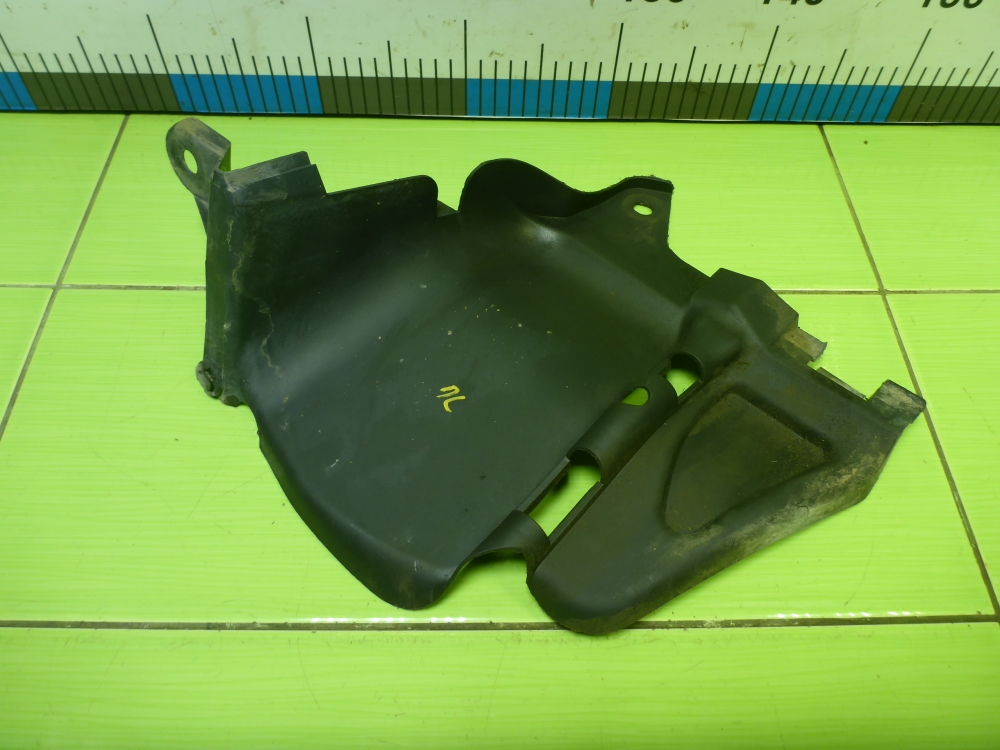 Пыльник двигателя боковой левый