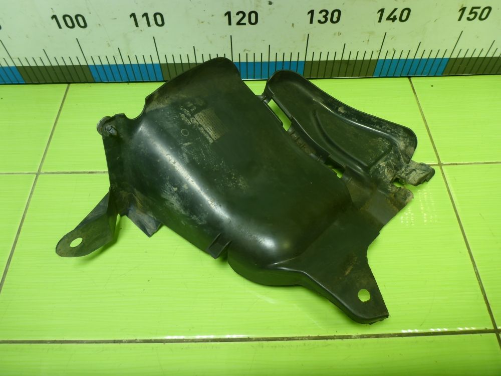 Пыльник двигателя боковой левый