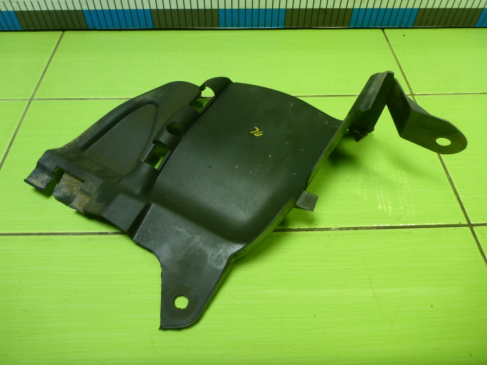 Пыльник двигателя боковой левый