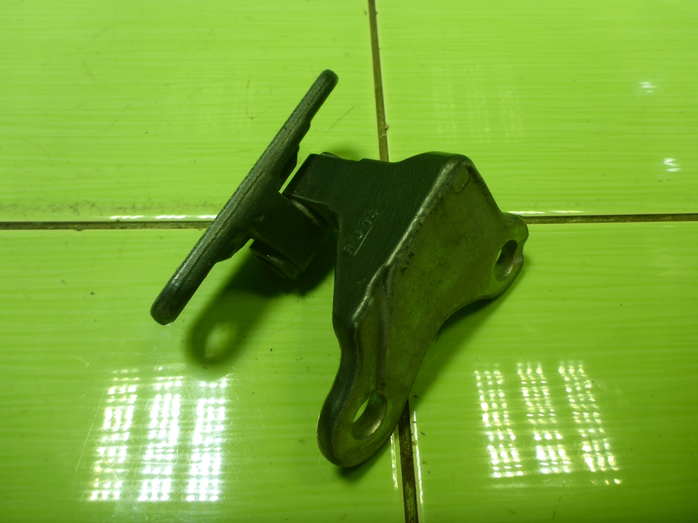 Петля двери задней правой верхняя