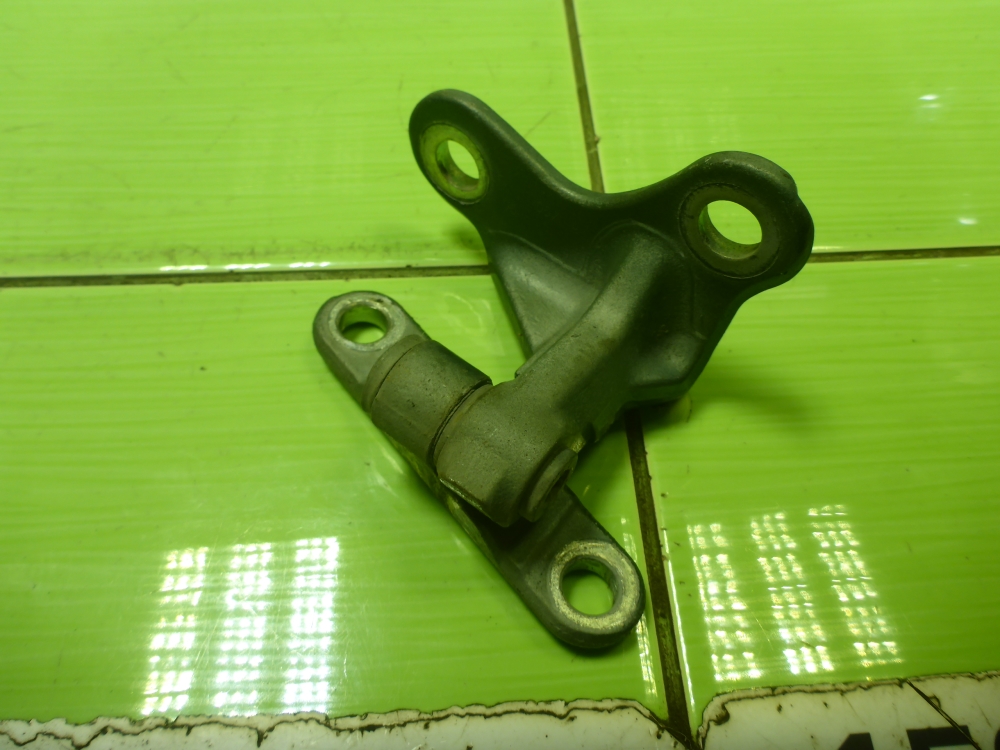 Петля двери передней правой верхняя