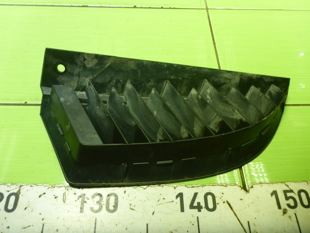 Решетка радиатора правая