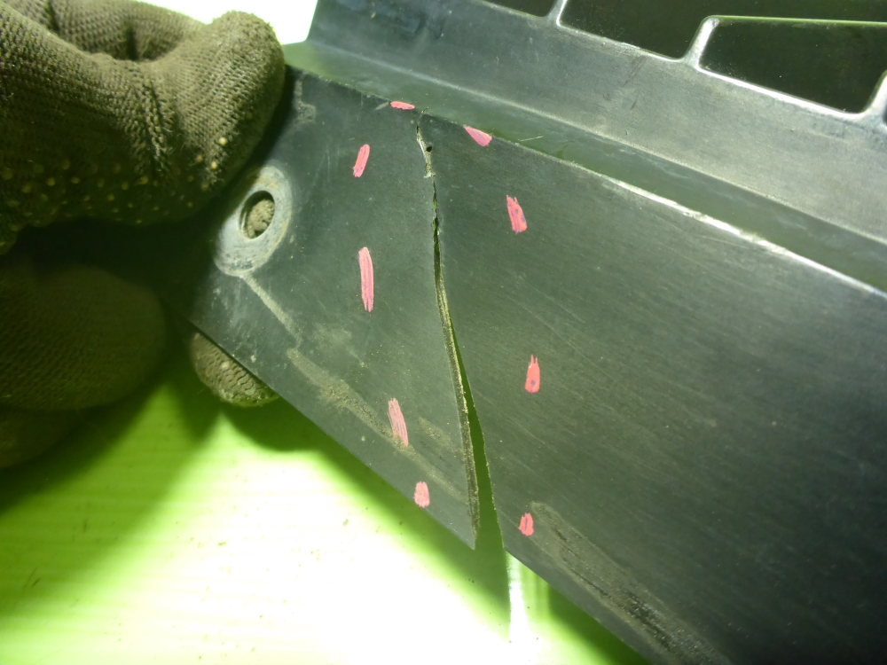 Решетка радиатора правая