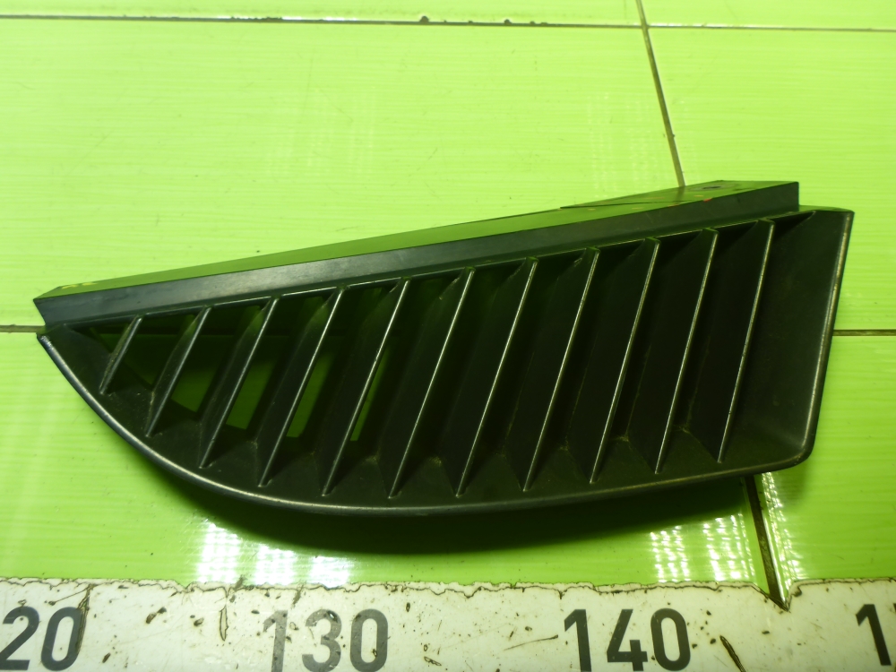 Решетка радиатора правая