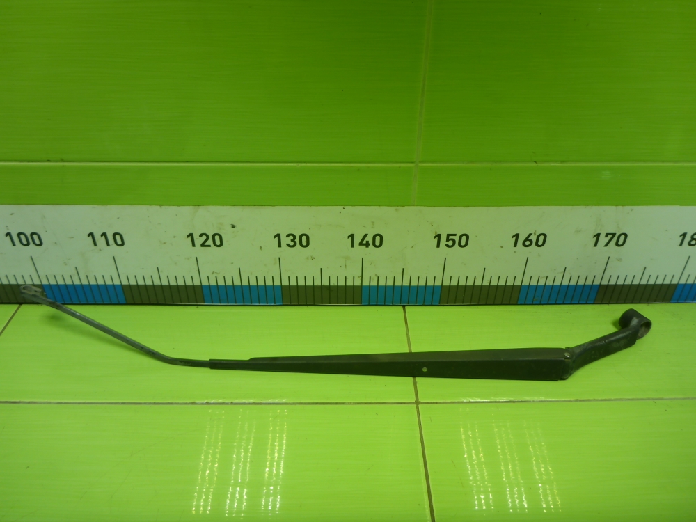 Поводок стеклоочистителя передний правый