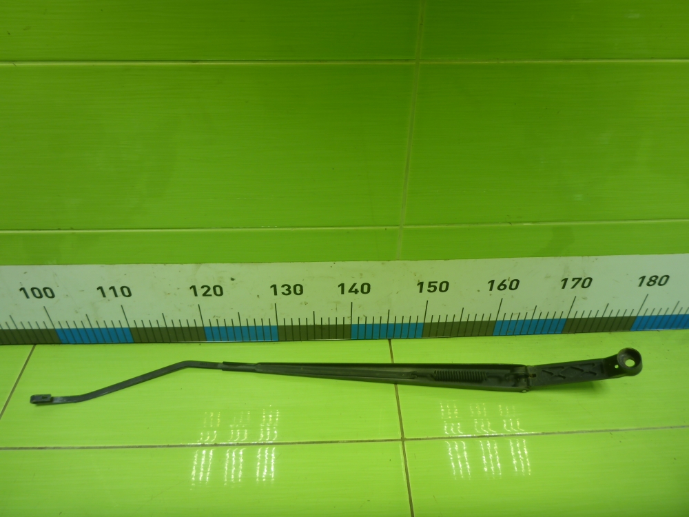 Поводок стеклоочистителя передний правый