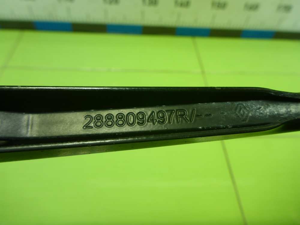 Поводок стеклоочистителя передний правый