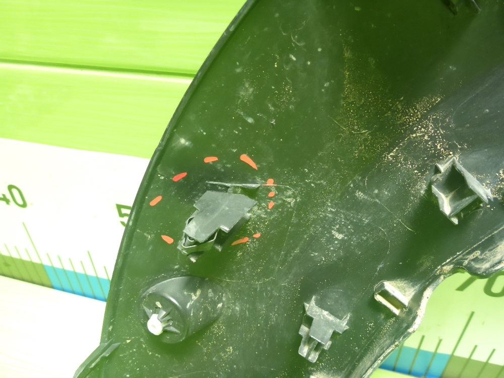 Накладка переднего крыла правого