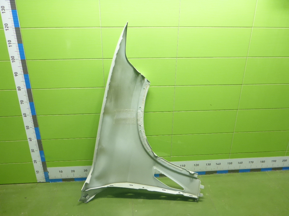 Крыло переднее левое