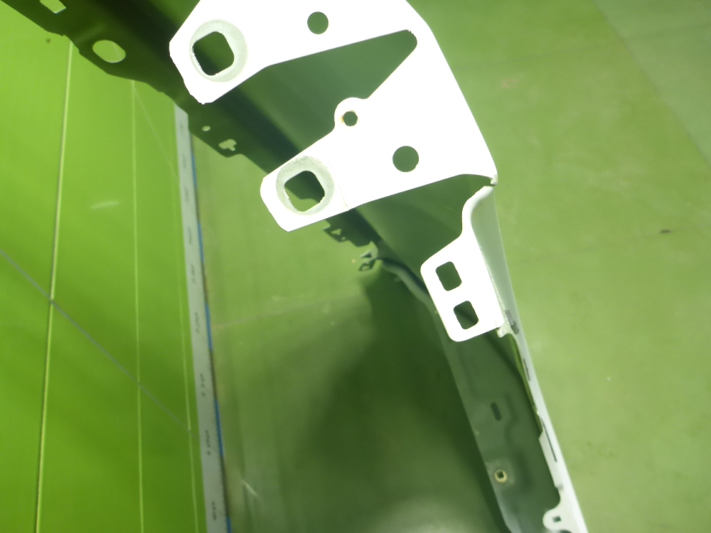 Крыло переднее левое