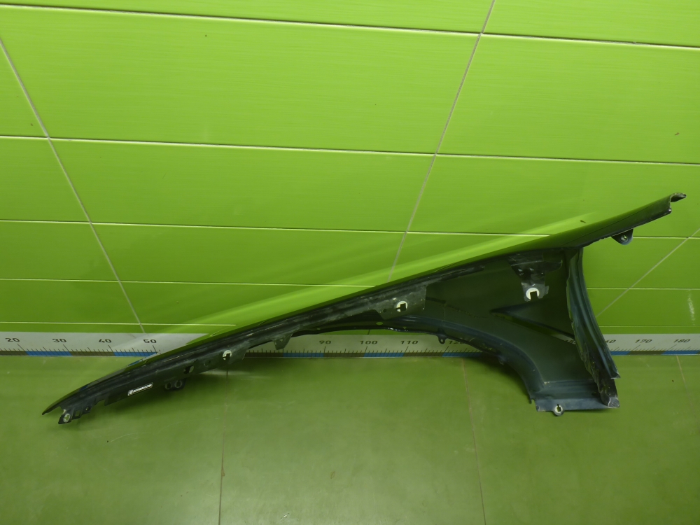Крыло переднее правое