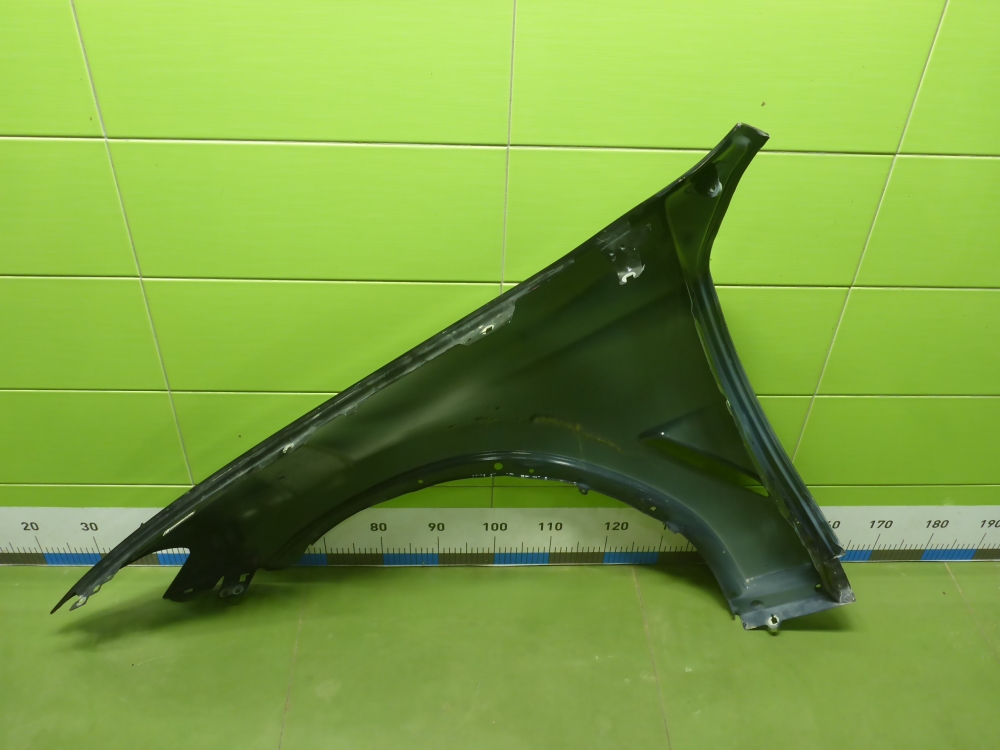 Крыло переднее правое