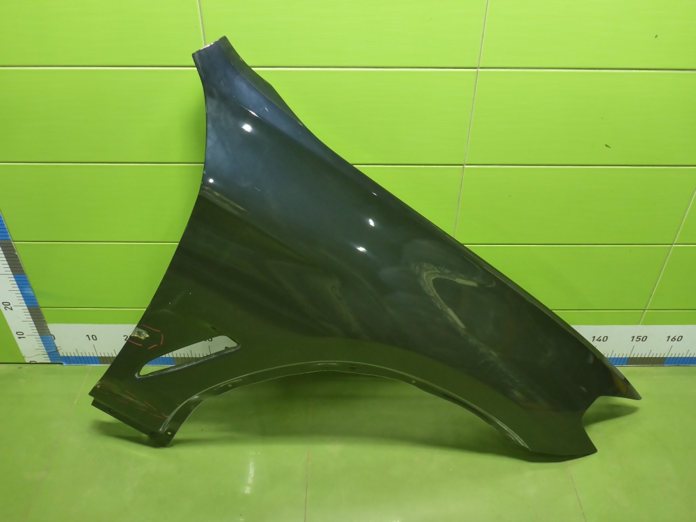 Крыло переднее правое