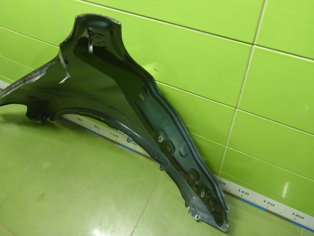 Крыло переднее правое