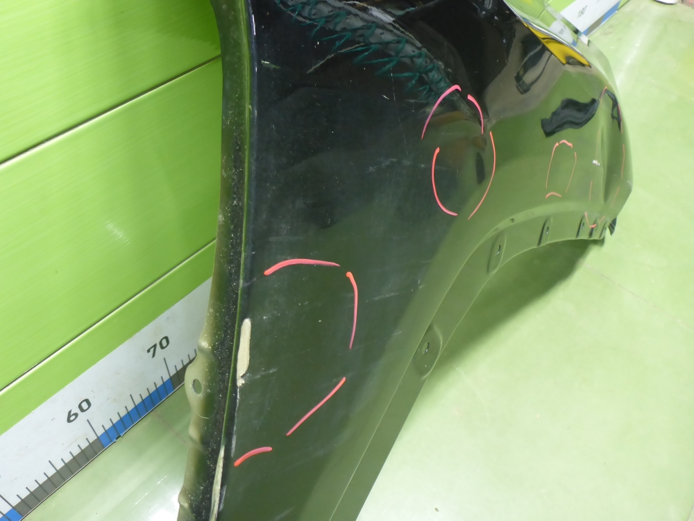 Крыло переднее правое