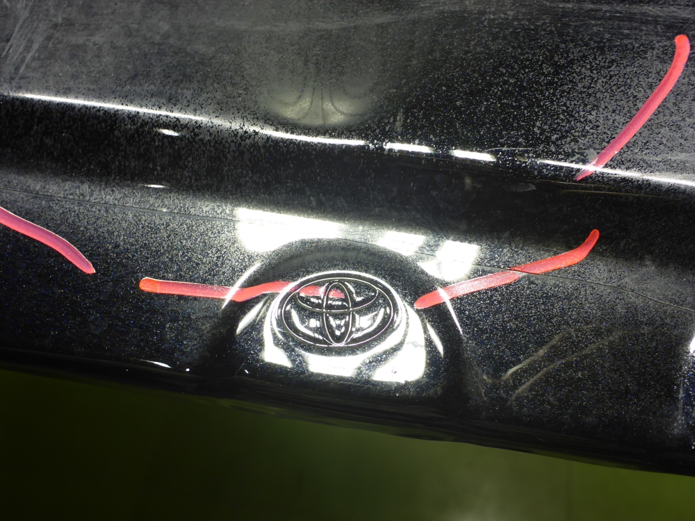 Крыло переднее правое