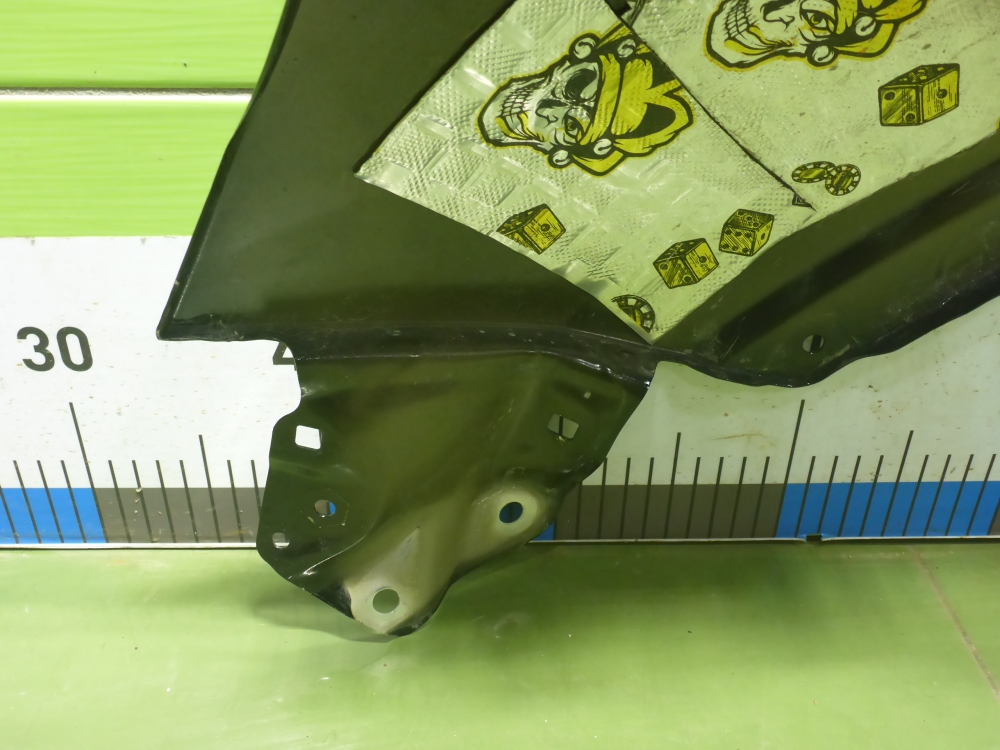 Крыло переднее правое