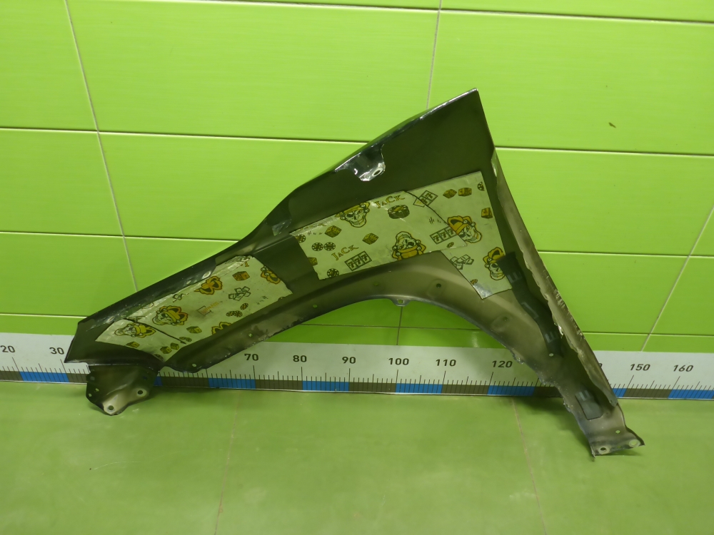 Крыло переднее правое
