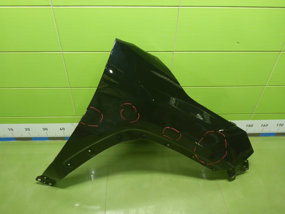 Крыло переднее правое