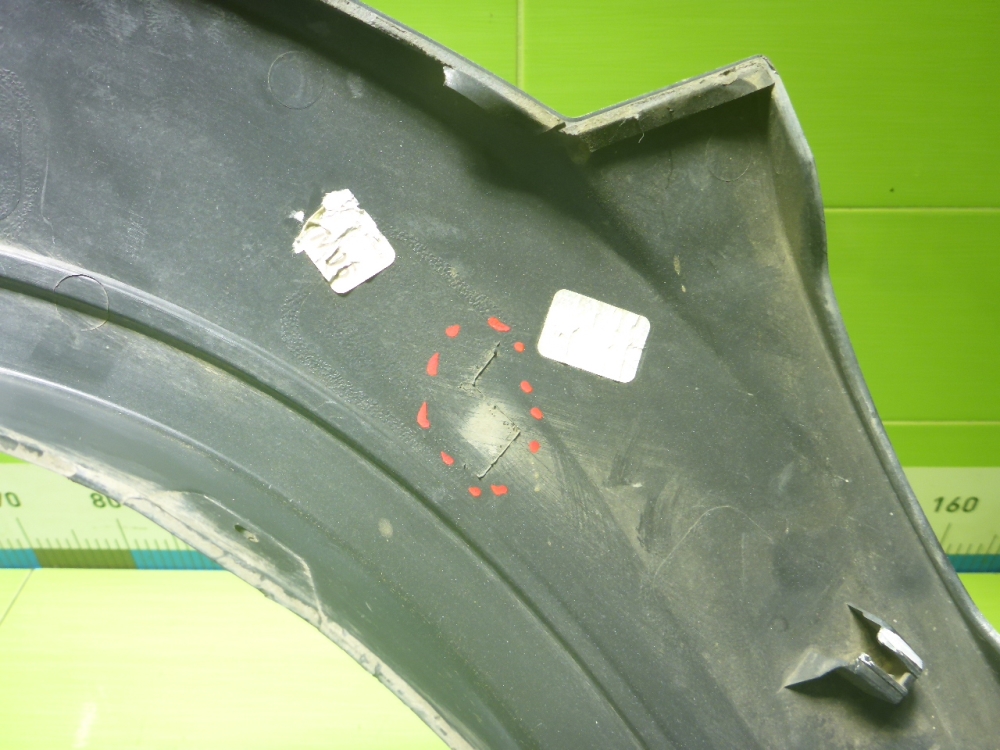 Накладка переднего крыла правого