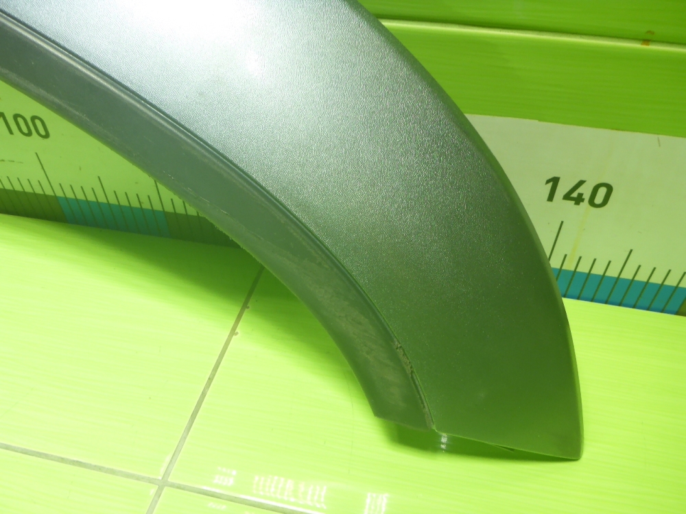 Накладка переднего крыла правого