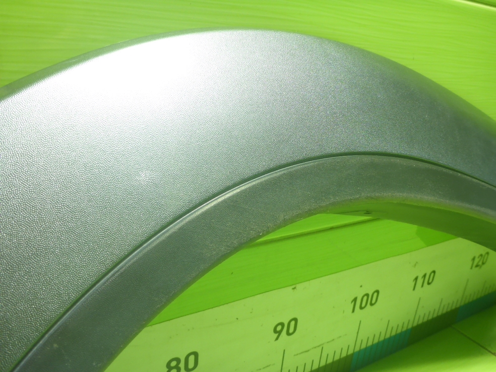 Накладка переднего крыла правого