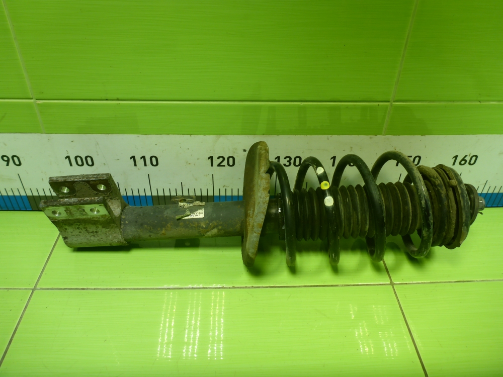 Амортизатор передний правый