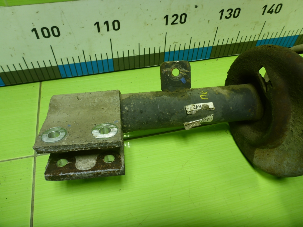 Амортизатор передний правый