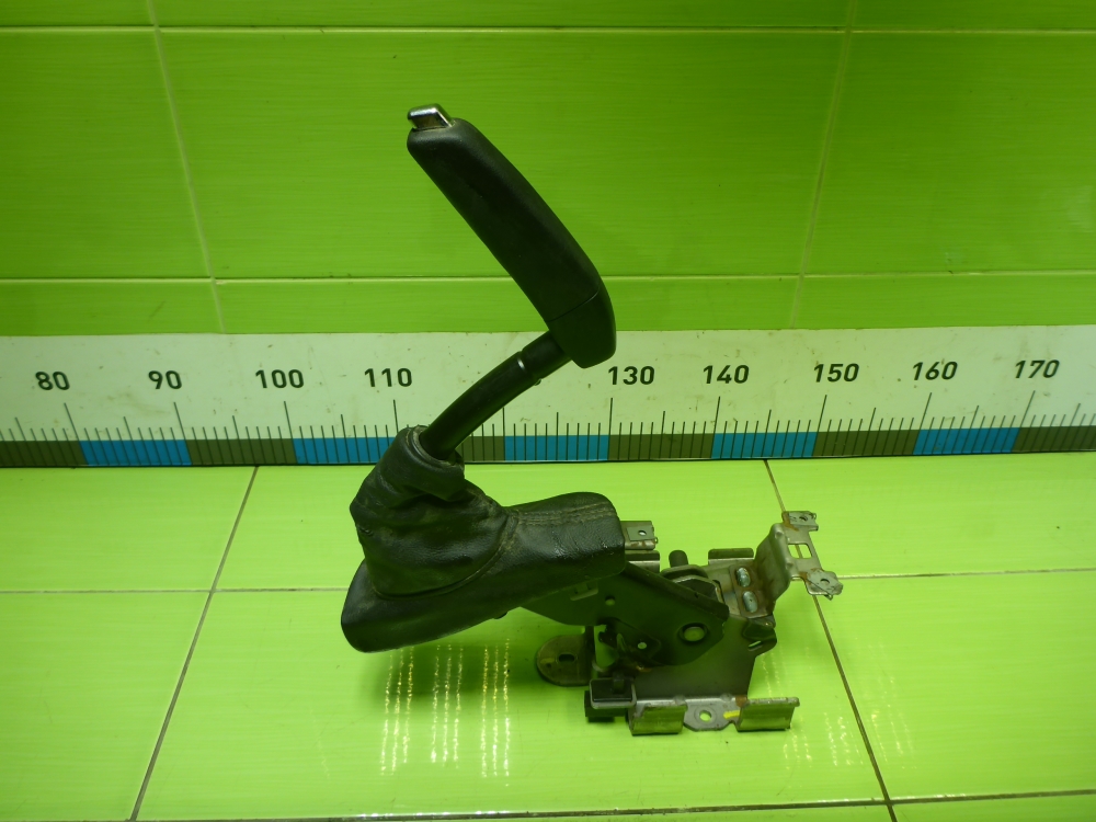 Рычаг стояночного тормоза