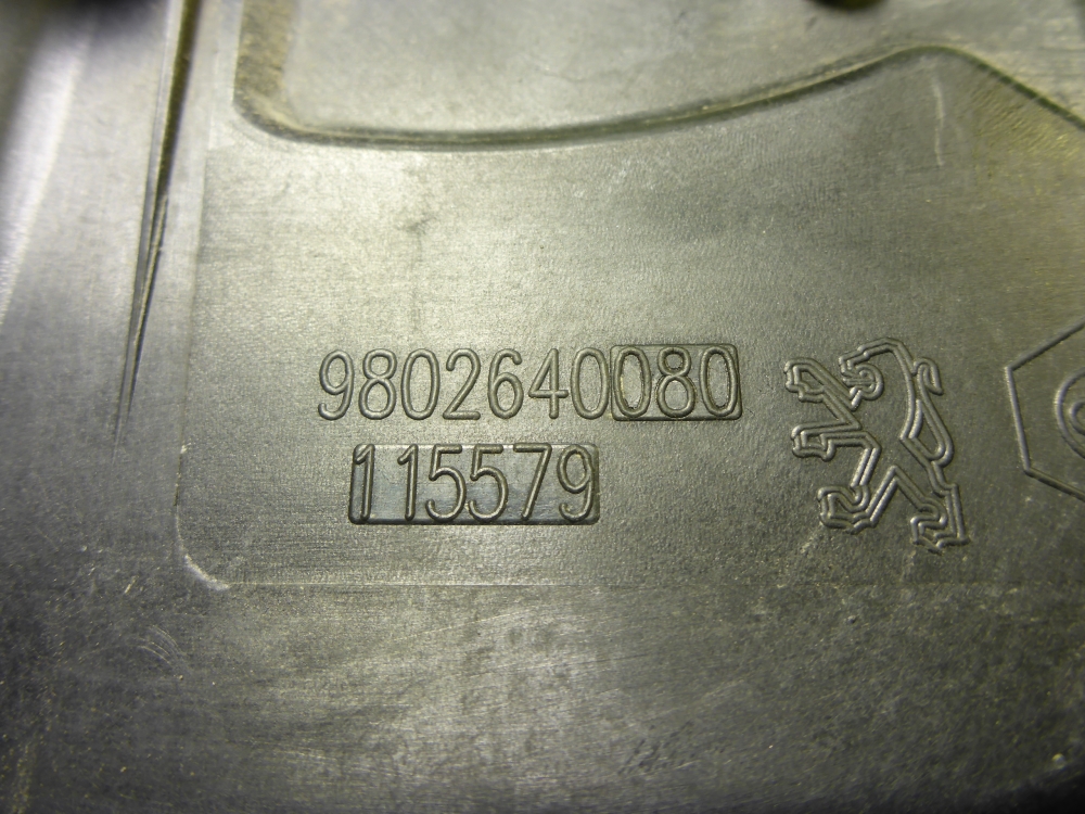 Лючок бензобака