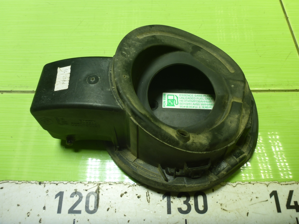 Лючок бензобака