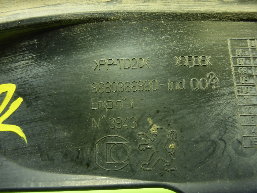 Молдинг лобового стекла