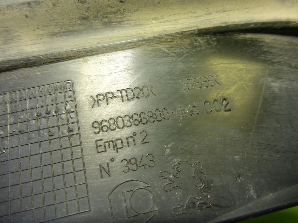 Молдинг лобового стекла